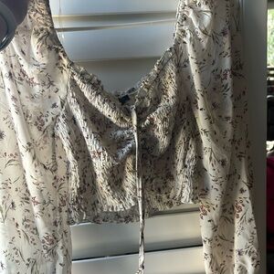 Flowery crop top size L NWOT